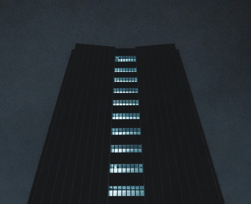 Inside Netflix’s 10-Q: Liquidity, Content Commitments, and Flexibility Risk